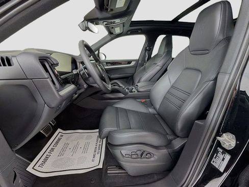 Certified 2025 Porsche Cayenne S AWD/4WD image 5