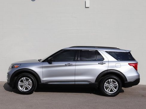 Used 2020 Ford Explorer XLT w/ Equipment Group 202A image 2