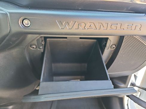 Used 2022 Jeep Wrangler Unlimited Sport AWD/4WD image 29