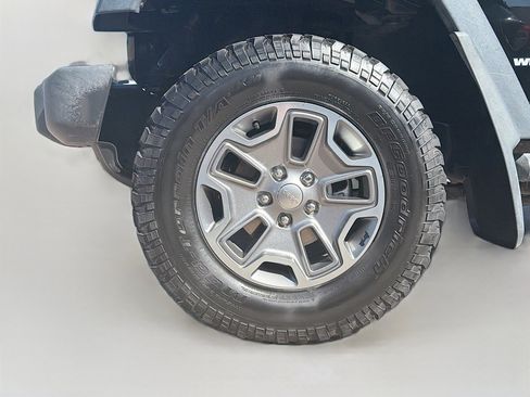 Used 2016 Jeep Wrangler Rubicon w/ Power Convenience Group AWD/4WD image 11