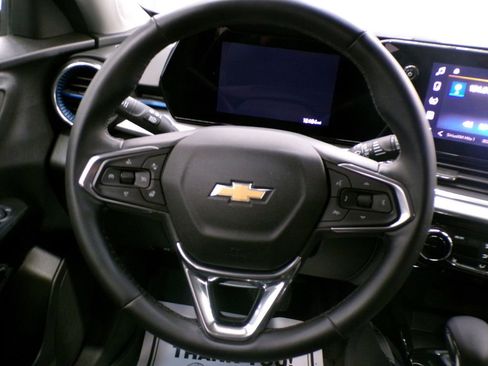 Used 2025 Chevrolet Trax LT w/ Driver Confidence Package image 10