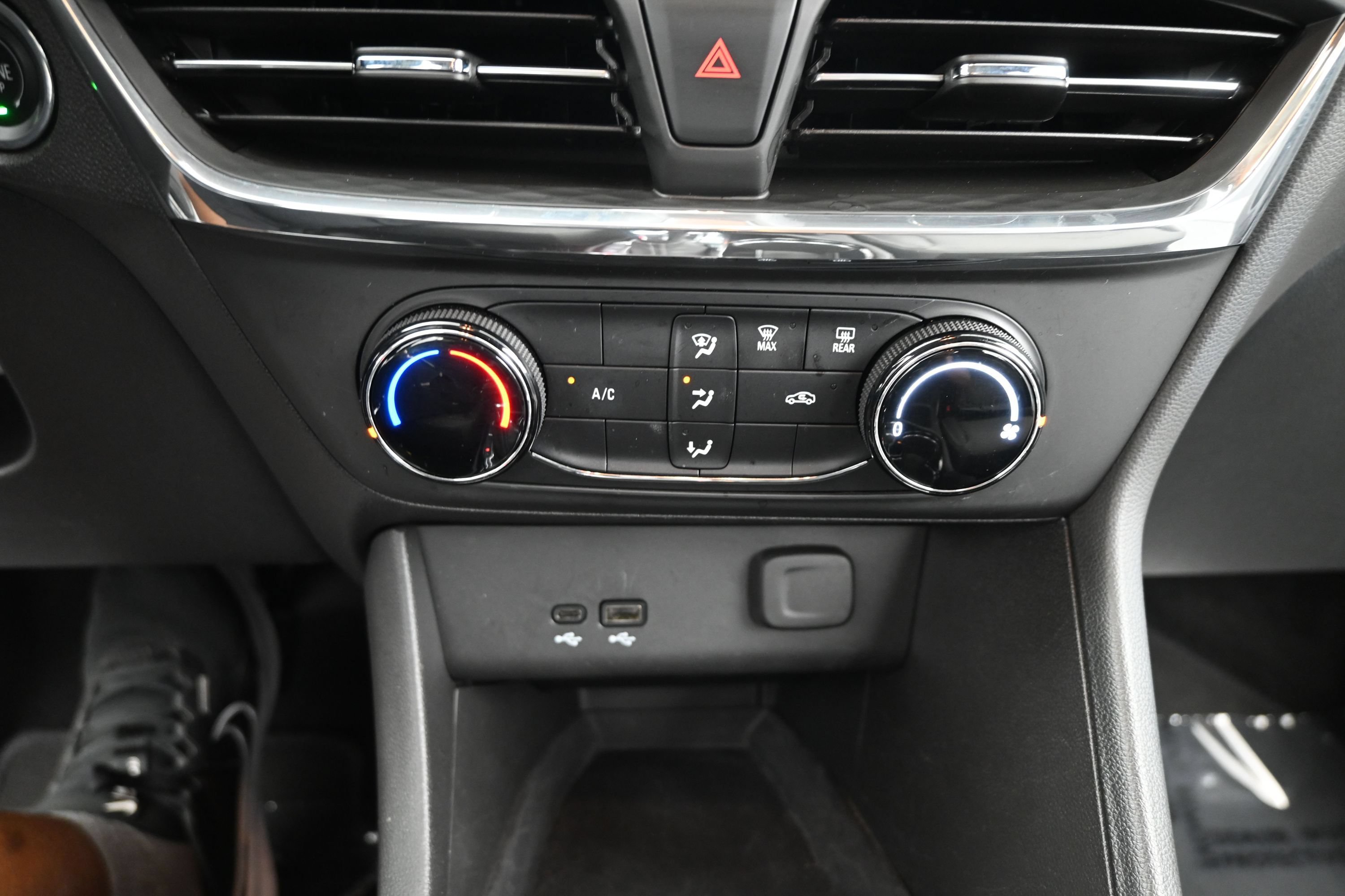 Certified 2025 Buick Encore GX Preferred FWD image 20