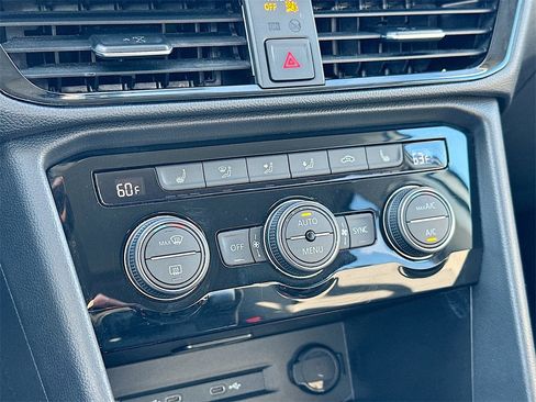 Used 2024 Volkswagen Taos SE image 13