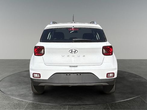 Used 2025 Hyundai Venue SEL FWD image 8