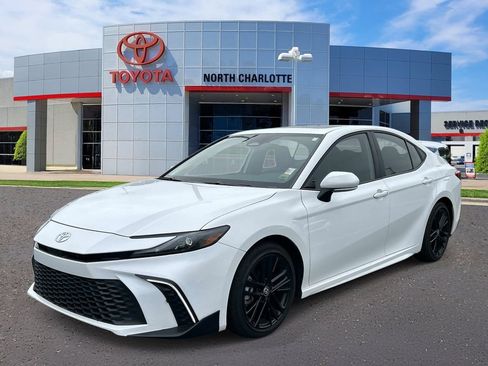 Used 2025 Toyota Camry SE w/ Multimedia Upgrade Package FWD image 5
