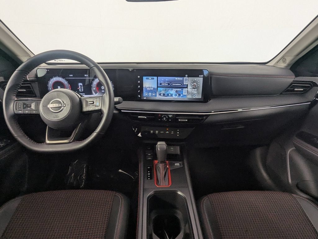 Used 2025 Nissan Kicks SR FWD image 13