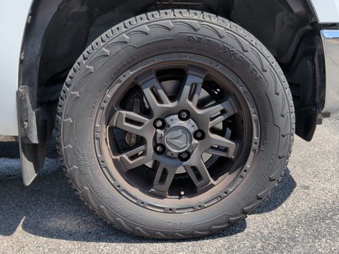 Used 2016 Toyota Tundra SR5 w/ SR5 Upgrade Package AWD/4WD image 15