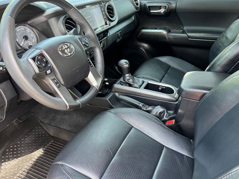 Used 2021 Toyota Tacoma TRD Sport w/ TRD Premium Sport Package image 11