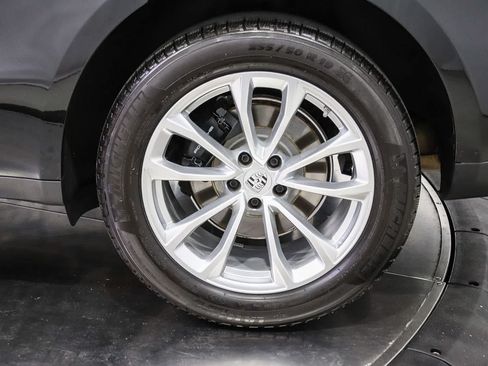Used 2024 Porsche Macan AWD/4WD image 10