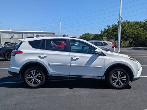 Used 2017 Toyota RAV4 XLE image 4