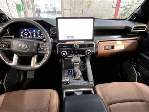 Used 2025 Toyota 4Runner Limited AWD/4WD image 16