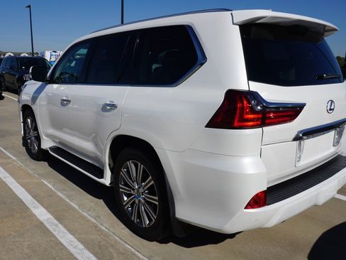 Used 2017 Lexus LX 570 4WD image 4