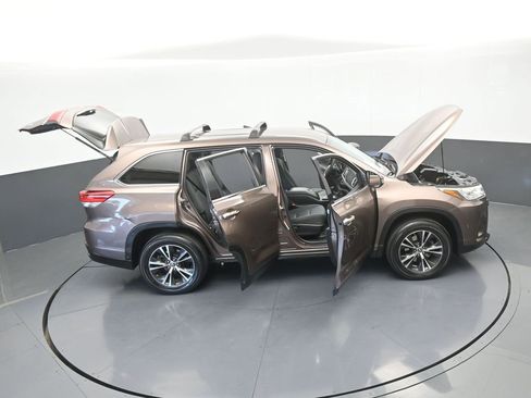 Used 2019 Toyota Highlander LE FWD image 67