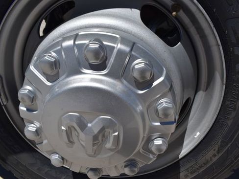 Used 2024 RAM 5500 Tradesman w/ Chrome Appearance Group AWD/4WD image 11
