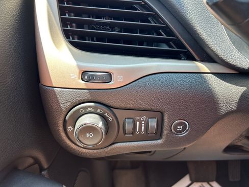 Used 2018 Jeep Cherokee Limited image 21