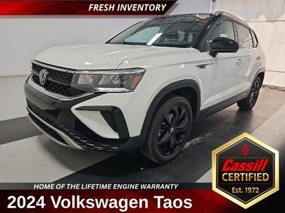 Used 2024 Volkswagen Taos SE w/ Panoramic Sunroof Package
