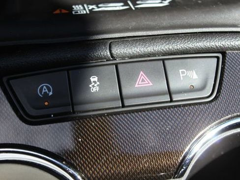 Used 2021 GMC Acadia AT4 image 9