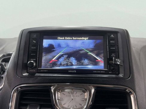Used 2015 Chrysler Town & Country Touring-L w/ Driver Convenience Group FWD image 27