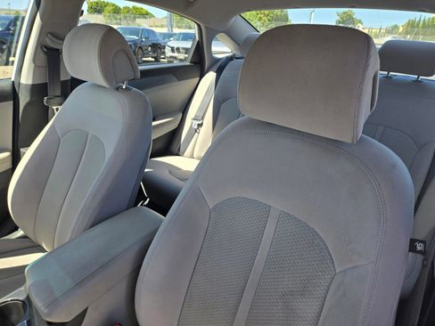 Used 2017 Hyundai Sonata SE FWD image 14