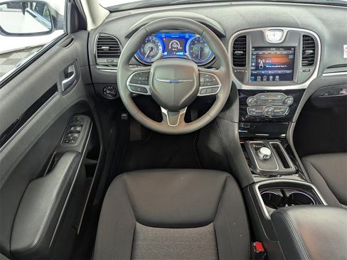 Used 2023 Chrysler 300 Touring image 14