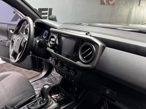 Used 2019 Toyota Tacoma TRD Off-Road image 49