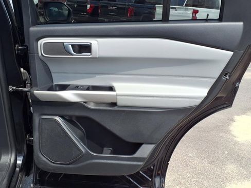 Used 2021 Ford Explorer XLT w/ XLT Sport Appearance Package image 14