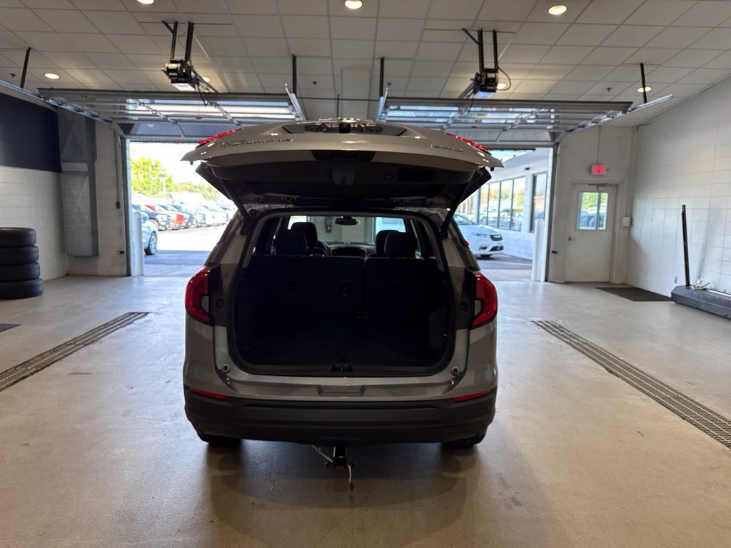 Used 2024 GMC Terrain SLE w/ Driver Convenience Package AWD/4WD image 18