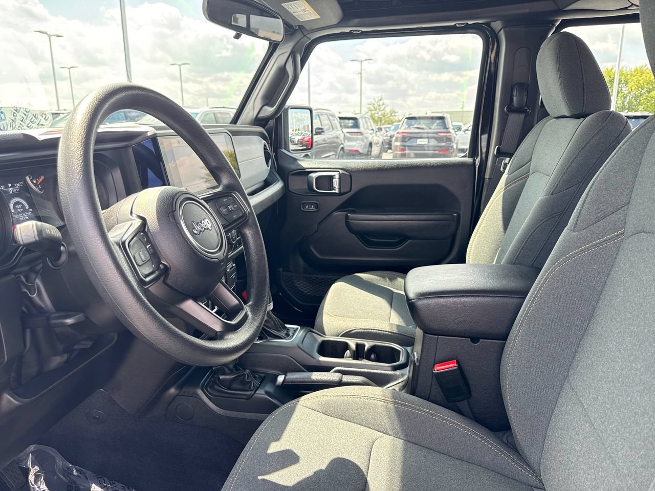 Certified 2025 Jeep Gladiator Sport AWD/4WD image 12