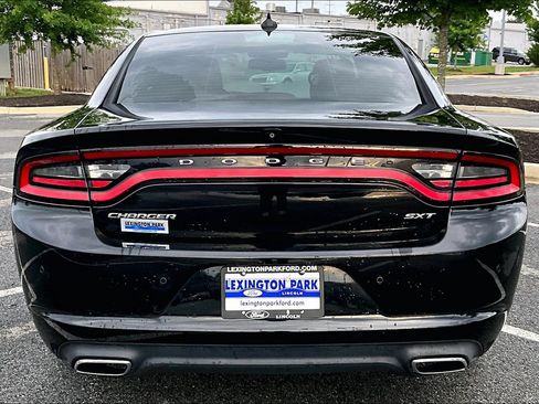 Used 2015 Dodge Charger SXT w/ Driver Confidence Group RWD image 5