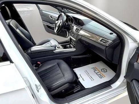 Used 2016 Mercedes-Benz E 400 4MATIC Sedan image 7