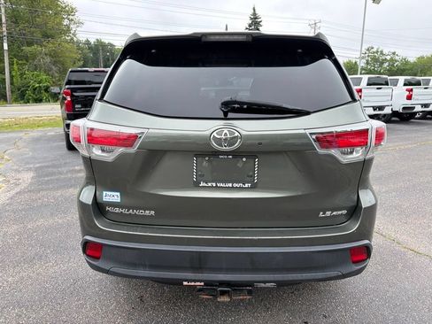 Used 2016 Toyota Highlander Plus AWD/4WD image 5