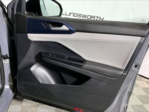 Used 2024 Volkswagen Taos SE w/ Panoramic Sunroof Package AWD/4WD image 19