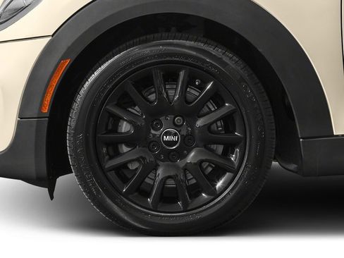 Used 2018 MINI Cooper 4-Door Hardtop FWD image 11