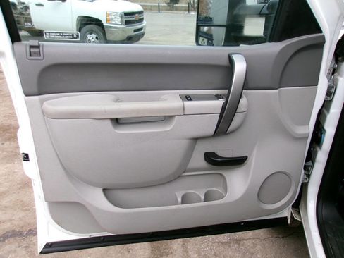 Used 2014 Chevrolet Silverado 2500 W/T w/ Snow Plow Prep Package image 16