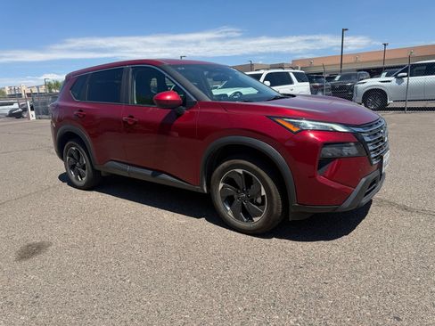 Used 2025 Nissan Rogue SV FWD image 2