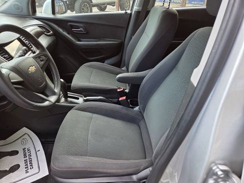 Used 2018 Chevrolet Trax LS FWD image 18