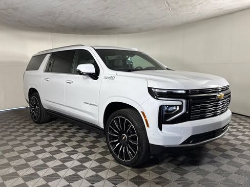 Certified 2026 Chevrolet Suburban High Country AWD/4WD image 3