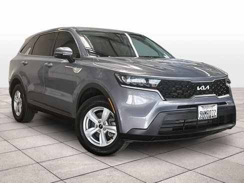 Used 2022 Kia Sorento LX AWD/4WD image 3