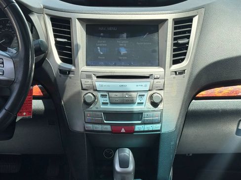 Used 2011 Subaru Outback 2.5i Limited AWD/4WD image 10