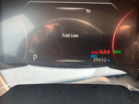 Used 2025 Toyota RAV4 XLE FWD image 9