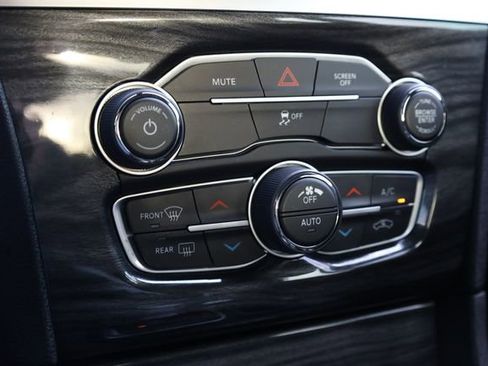 Used 2022 Chrysler 300 Touring w/ Sport Appearance Package image 19