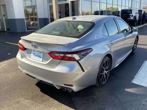 Used 2023 Toyota Camry SE image 8