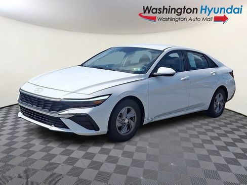 Certified 2024 Hyundai Elantra SE FWD image 3