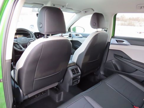 New 2026 Volkswagen Taos SE image 23