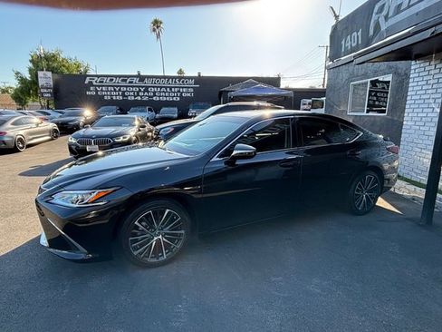 Used 2024 Lexus ES 300h w/ Premium Package FWD image 12