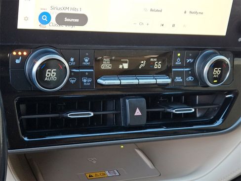 Used 2023 Toyota Highlander XLE image 20