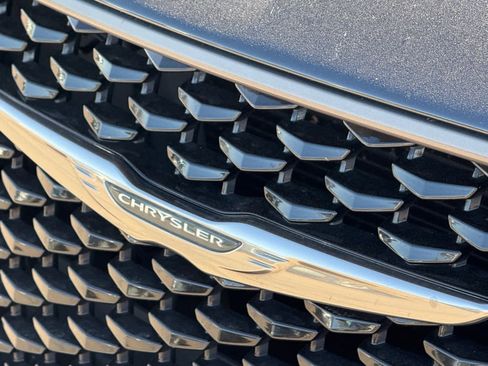 Used 2017 Chrysler 300 S w/ 300S Premium Group image 17