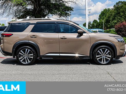 Used 2023 Nissan Pathfinder Platinum w/ Cargo Package FWD image 10