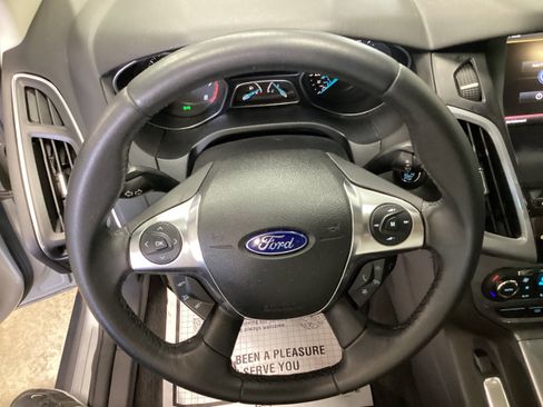 Used 2012 Ford Focus Titanium FWD image 19
