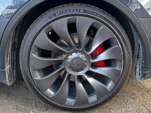 Used 2022 Tesla Model Y Performance image 8